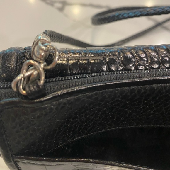 ☀️Host Pick☀️ EUC Brighton Black Leather & Croc Embossed Shoulder WOC - Picture 4 of 15